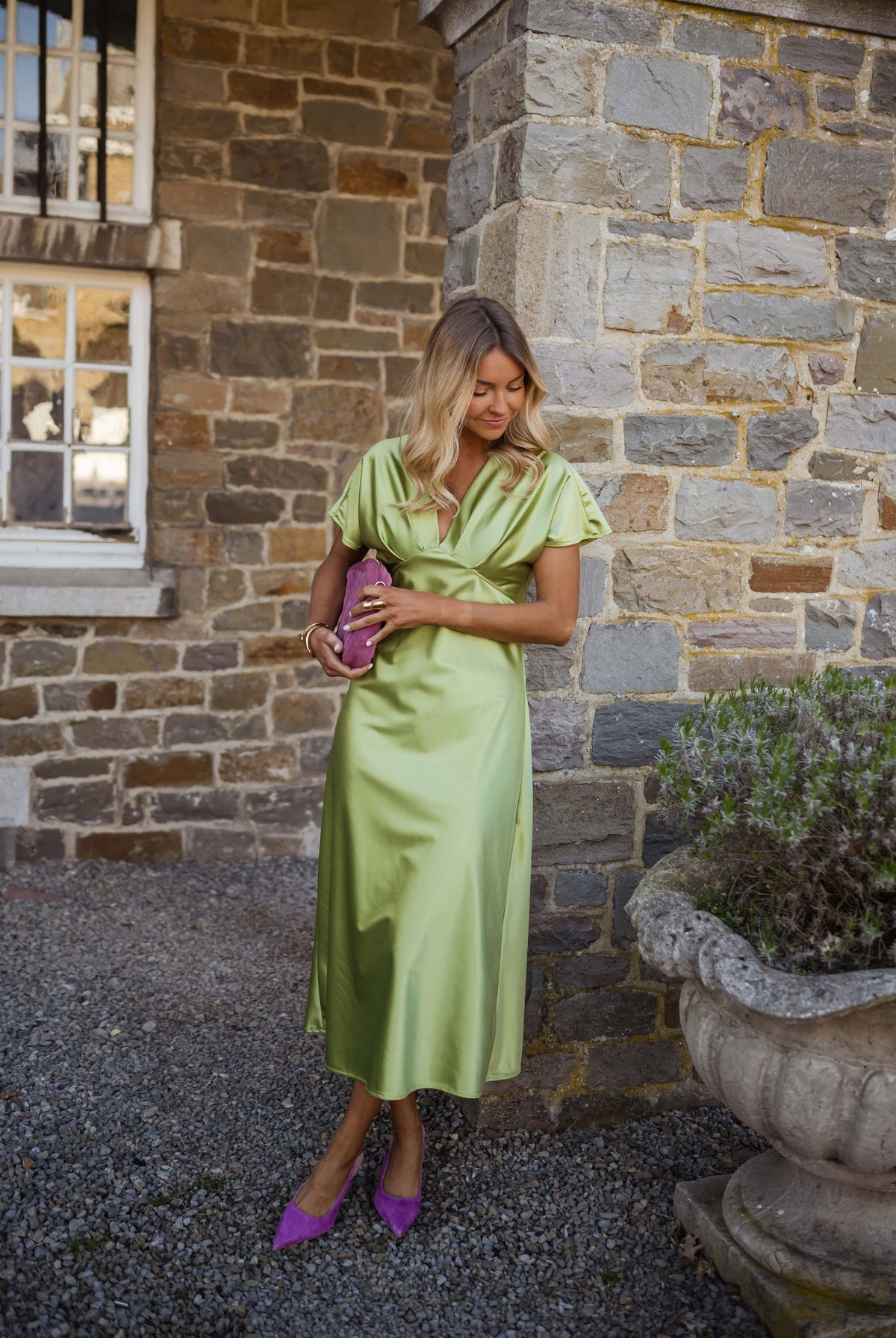 Lime green V-neck satin midi dress with short sleeves - view 8
