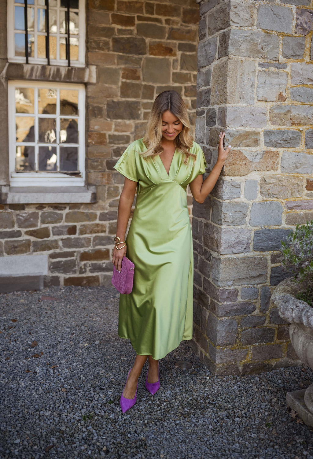 Lime green V-neck satin midi dress with short sleeves - view 9